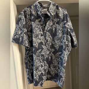LIKE NEW Reyn Spooner Navy and White Parrot Print Shirt Aloha Shirt Only $39!!